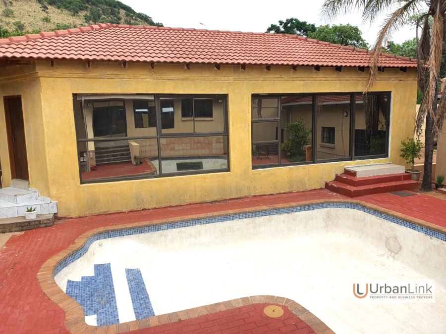 6 Bedroom Property for Sale in Safari Gardens North West